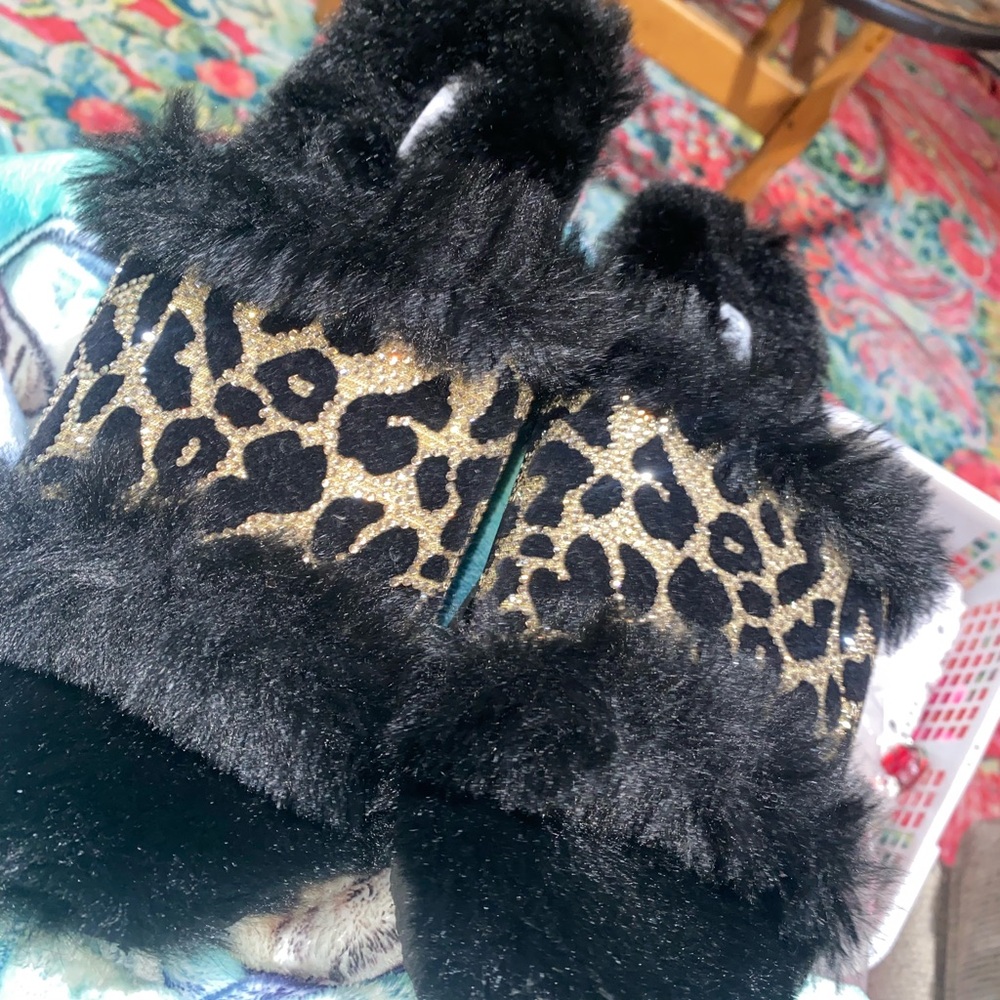 Gianni Bini Black and Gold Bag with Elegant Design